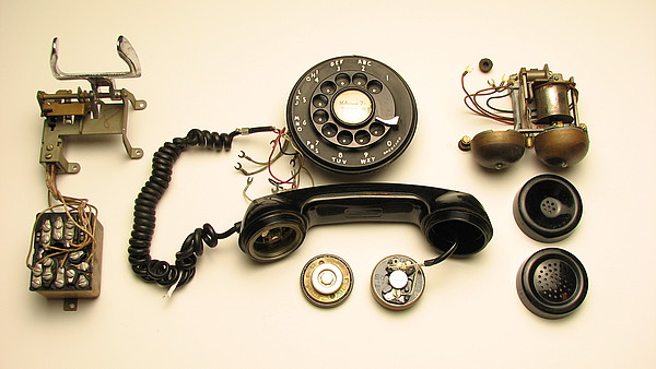 insides of model 500 wall phone