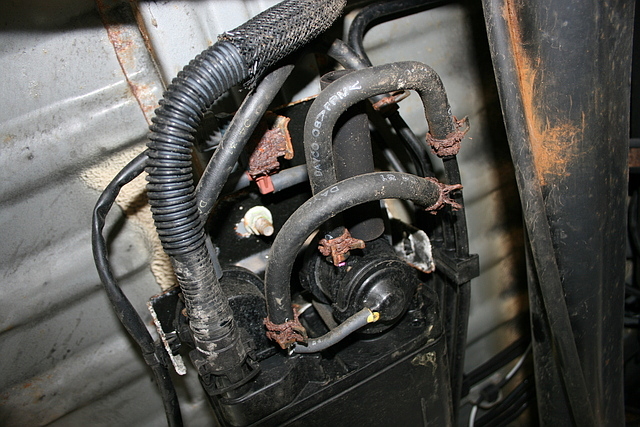 evaporative charcoal canister on a 2001 Toyota Sienna hose connections
