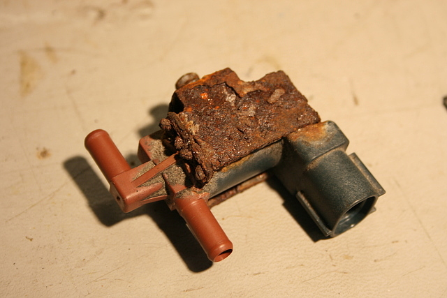 2001 Toyota Sienna svs valve